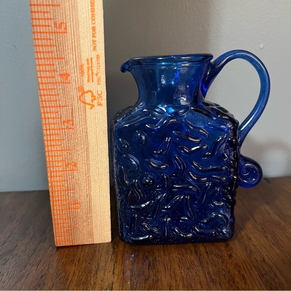 Pilgrim Blue Glass Textured
Crinkle Creamer Reed Handle
Hand Blown 1950 Vintage - Picture 6 of 8